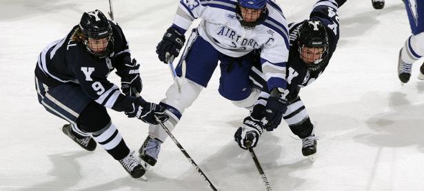 开云下载-鹈鹕鏖战江苏队，孙铭徽惊艳四座，一场跨越篮球文化的对话