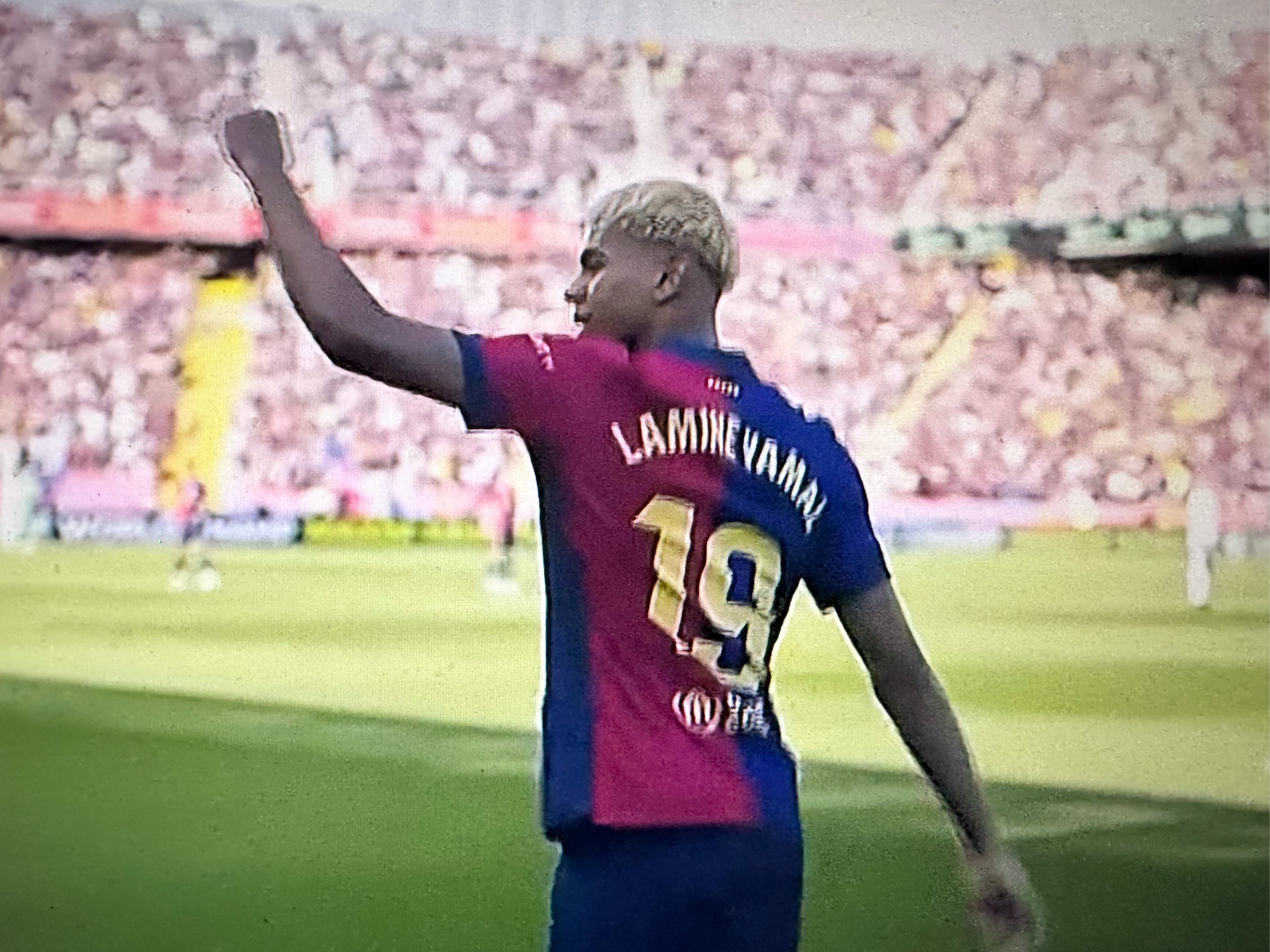 豪门之争！巴萨大胜皇马，主场再现梅西神迹的简单介绍