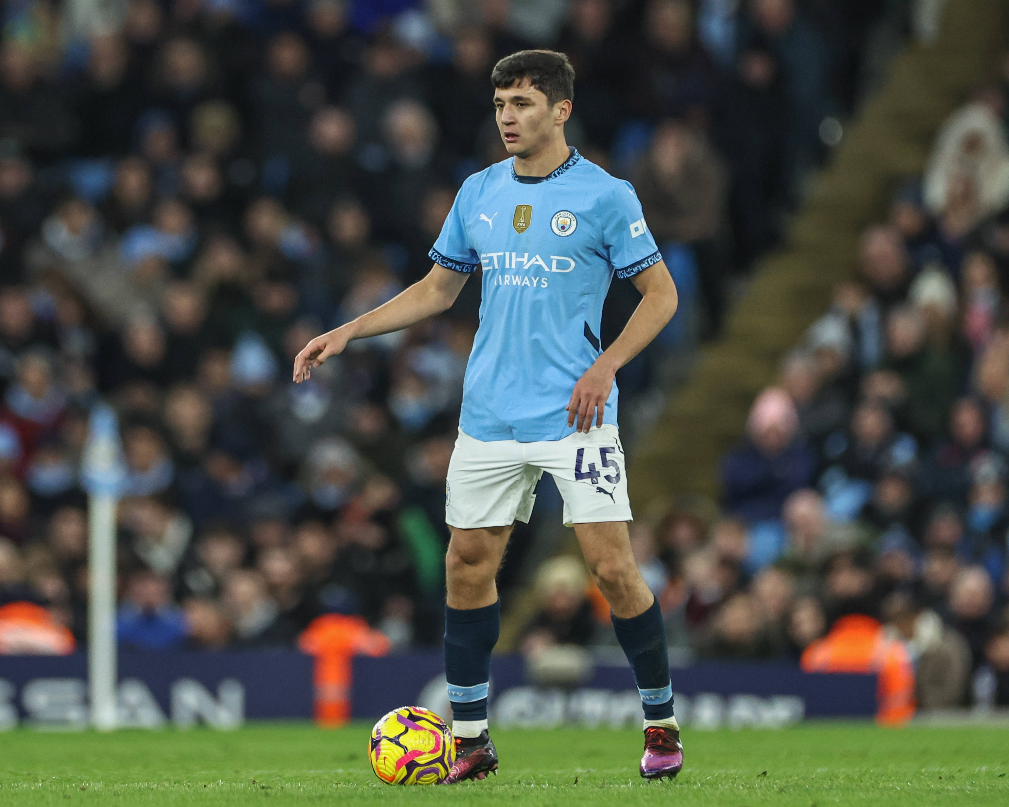 防守漏洞暴露曼城未能守住领先优势，遗憾失利的简单介绍