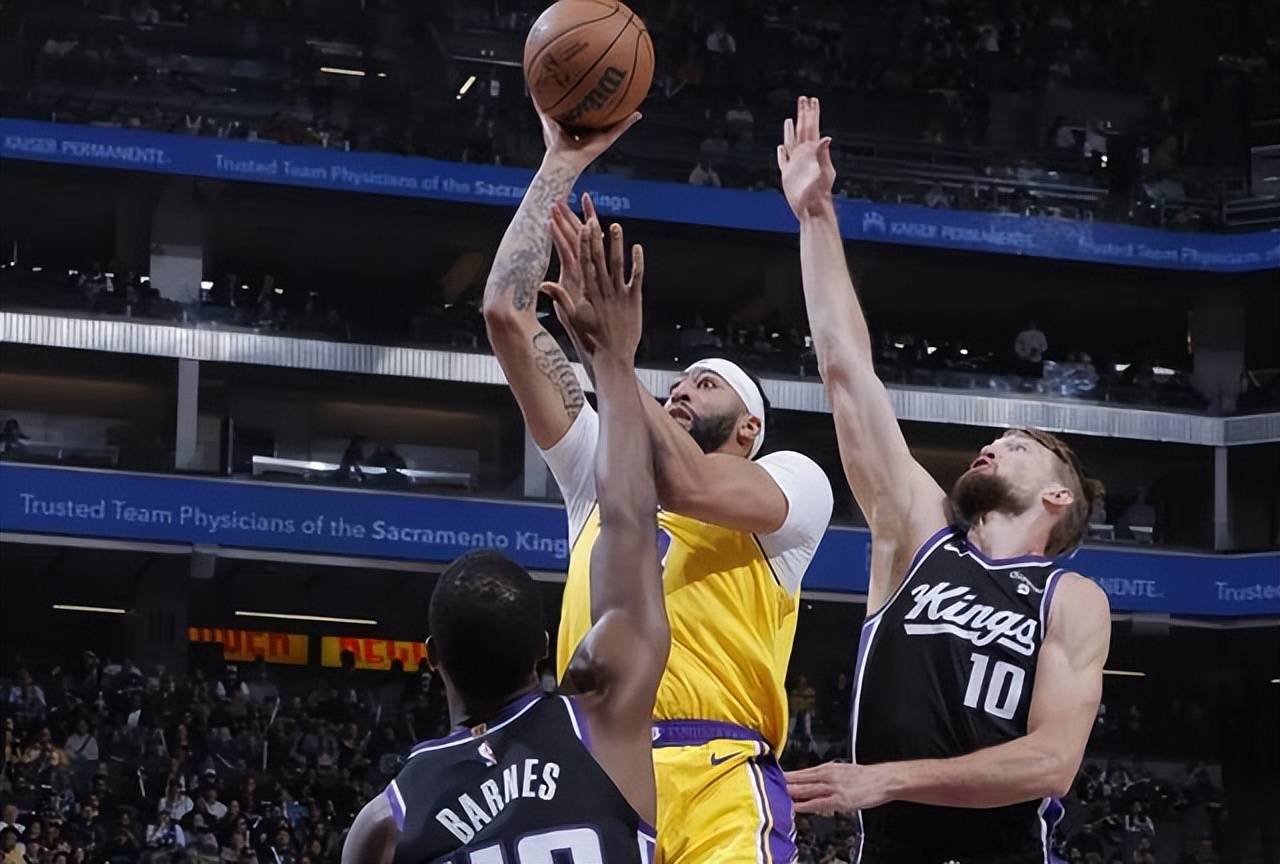 江苏队横扫广东队，福克斯带队取胜