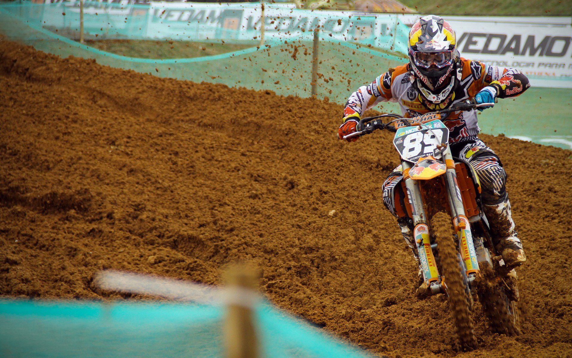 威廉姆斯碾压阿斯顿马丁，拉塞尔高光表现改写F1格局